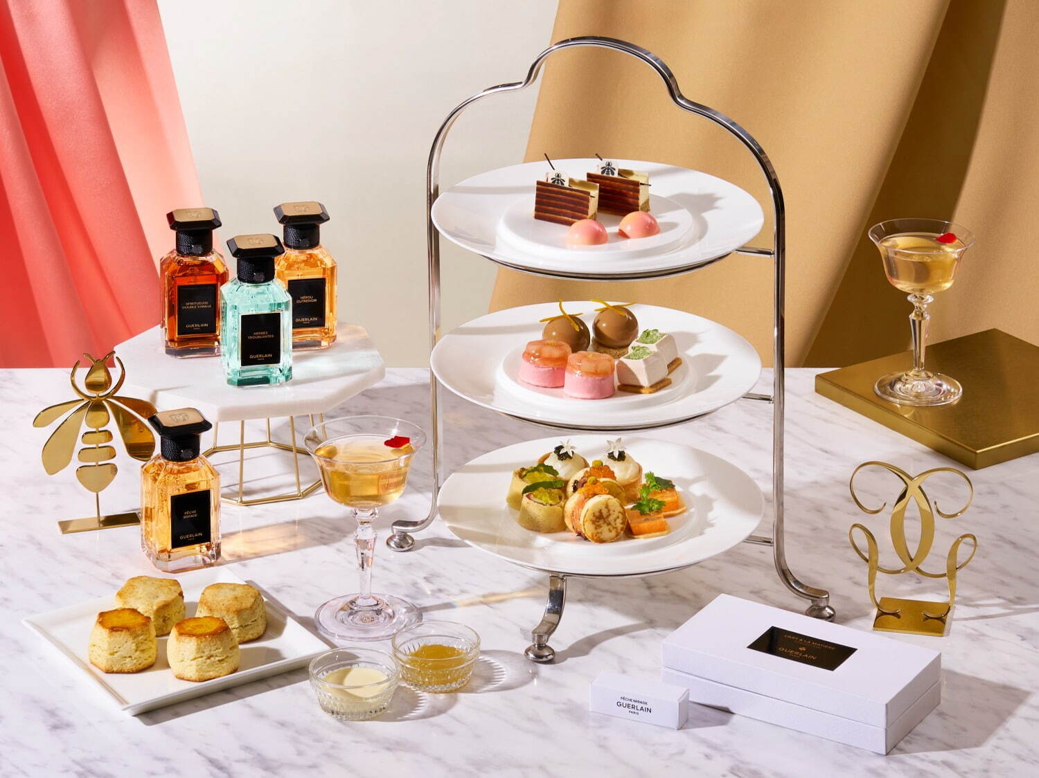 「セントレジスアフタヌーンティー with ゲラン」1名 9,000円、グラスシャンパン付き 1名 11,000円※サービス料込