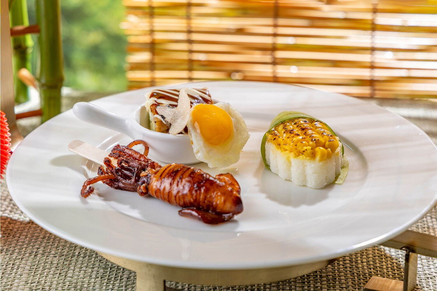 「夏祭りアフタヌーンティー」たこ焼き風シュークリーム、ストリングスホテル東京インターコンチネンタルで｜写真4