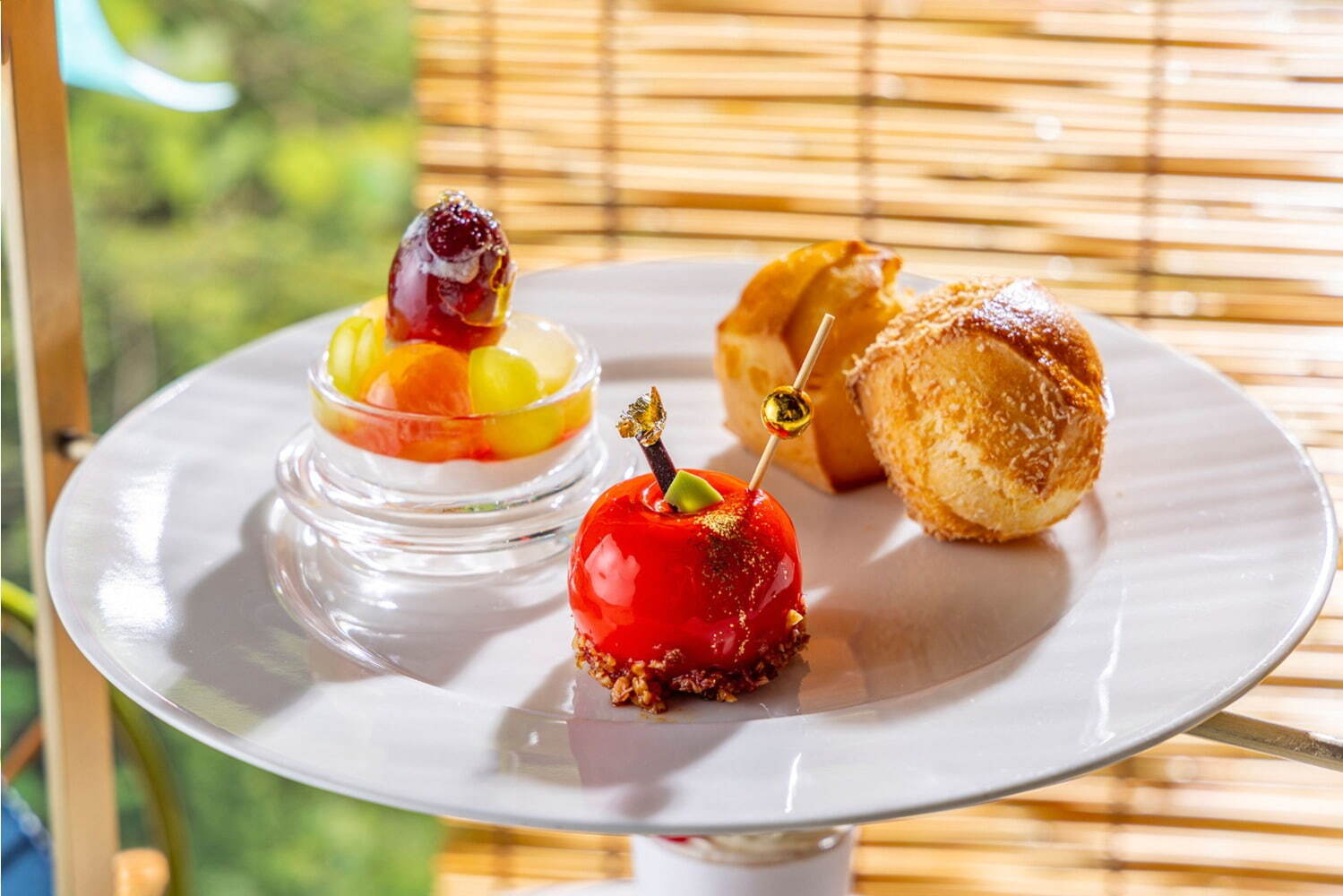 「夏祭りアフタヌーンティー」たこ焼き風シュークリーム、ストリングスホテル東京インターコンチネンタルで｜写真2