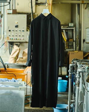 グラフペーパー“漆黒に浮かぶストライプ柄”ドレス＆シャツ、京都店限定で｜写真4