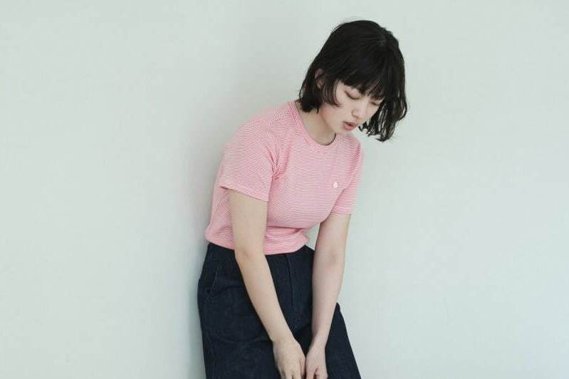 プチバトー×アーバンリサーチ ドアーズの限定Tシャツ、ピンクボーダーや筆記体ロゴ入りで