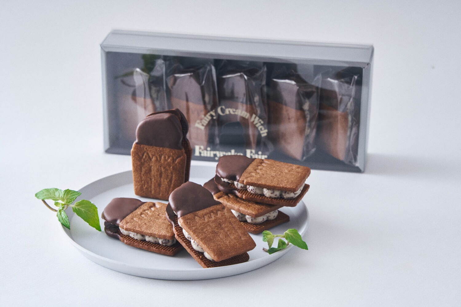 フェアリークリームウィッチ チョコミント生バターサンド 5個入 2,500円、単品 500円(店頭では1個から購入可能)