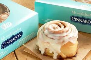 シナモンロール専門店「シナボン」東京ギフトパレットに新店、クリームチーズやピーカンナッツをトッピング