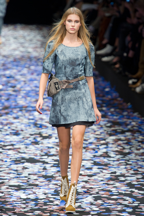 ギャスパー ユルケヴィッチ 2011年春夏<span>コレクション</span> - 写真2