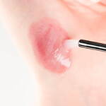 シャネル“最強に落ちにくい”2in1リップ全店発売スタート、透明グロスを重ねて色持ちUP｜写真16