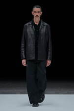 ヨーク 2025-26年秋冬コレクション - 光と影、わずかな違和感が生み出す夢幻的な美しさ｜写真1