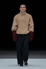 ヨーク 2025-26年秋冬コレクション - 光と影、わずかな違和感が生み出す夢幻的な美しさ｜写真17