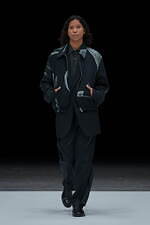 ヨーク 2025-26年秋冬コレクション - 光と影、わずかな違和感が生み出す夢幻的な美しさ｜写真21