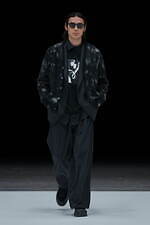 ヨーク 2025-26年秋冬コレクション - 光と影、わずかな違和感が生み出す夢幻的な美しさ｜写真23