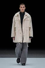 ヨーク 2025-26年秋冬コレクション - 光と影、わずかな違和感が生み出す夢幻的な美しさ｜写真26