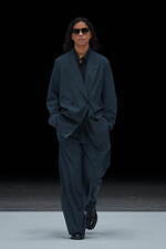 ヨーク 2025-26年秋冬コレクション - 光と影、わずかな違和感が生み出す夢幻的な美しさ｜写真37