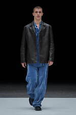 ヨーク 2025-26年秋冬コレクション - 光と影、わずかな違和感が生み出す夢幻的な美しさ｜写真39