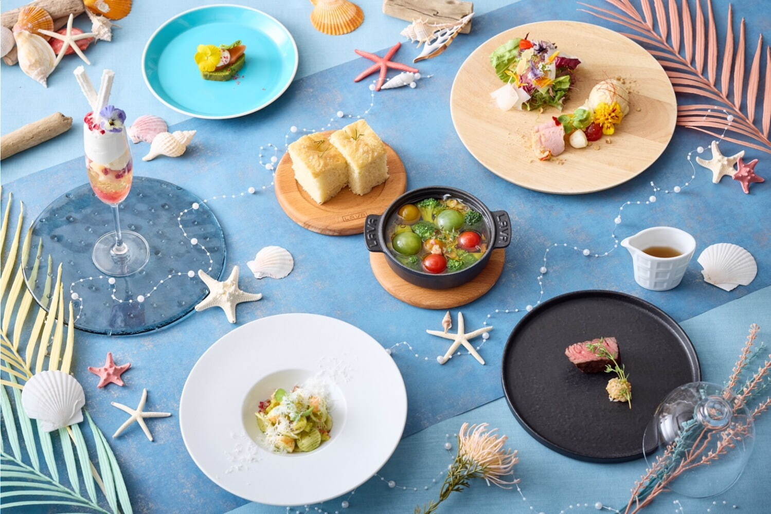 「海の世界」着想レストランがストリングスホテル 名古屋に、“青一色”の空間で楽しむイタリア料理｜写真5