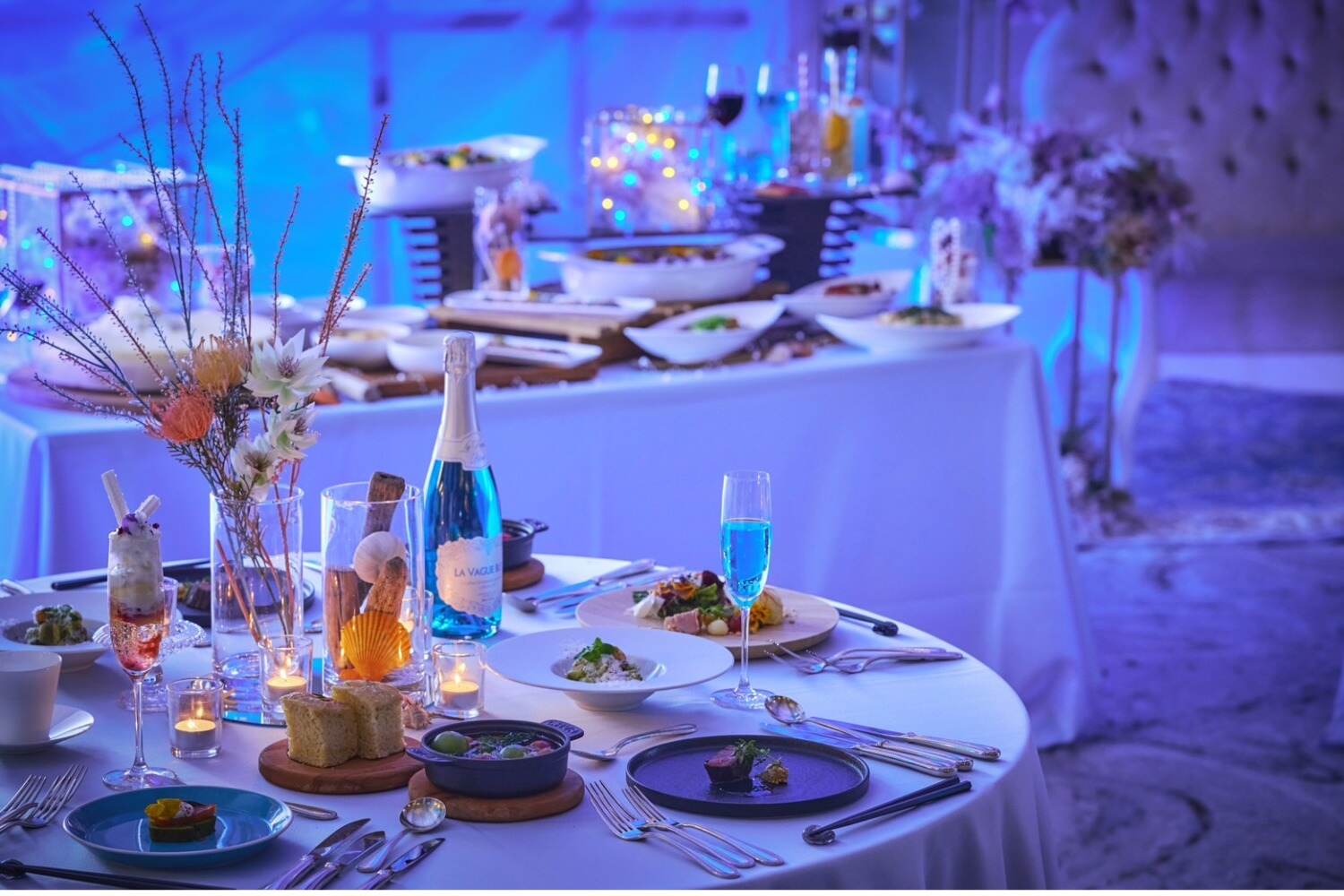 ワイン｜「海の世界」着想レストランがストリングスホテル 名古屋に、“青一色”の空間で楽しむイタリア料理