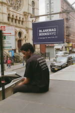 ドーバー 銀座限定Tシャツ“犬”に見立てた文字グラフィック＆KYNEのアートプリント｜写真62