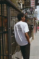 ドーバー 銀座限定Tシャツ“犬”に見立てた文字グラフィック＆KYNEのアートプリント｜写真51