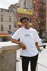 ドーバー 銀座限定Tシャツ“犬”に見立てた文字グラフィック＆KYNEのアートプリント｜写真53