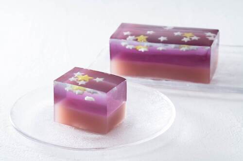 鶴屋吉信「星逢い」“夜空のきらめき”閉じ込めた七夕羊羹、天の川のパッケージで