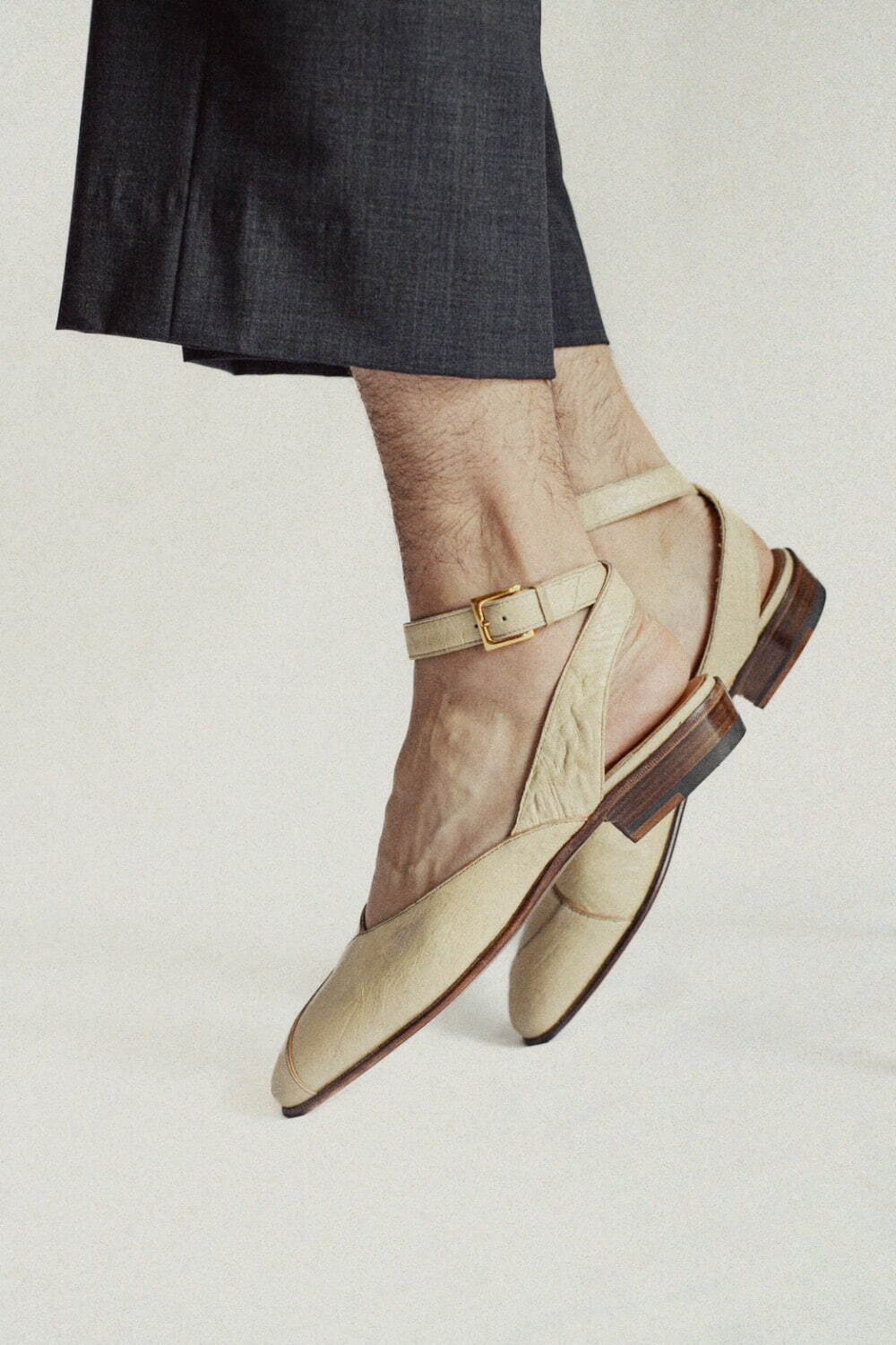 レユッカスのレショップ限定メンズレザーシューズ、“曲線切り替えアッパー”サンダルなど｜写真7