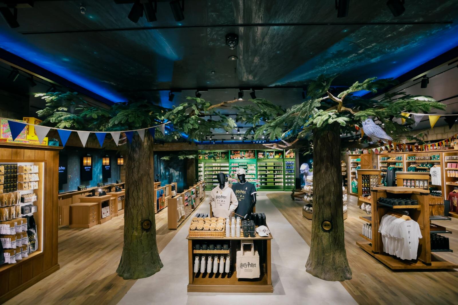 「ハリー・ポッター ショップ」日本初の旗艦店が原宿に、限定グッズや“バタービールバー”｜写真98