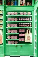 「ハリー・ポッター ショップ」日本初の旗艦店が原宿に、限定グッズや“バタービールバー”｜写真68