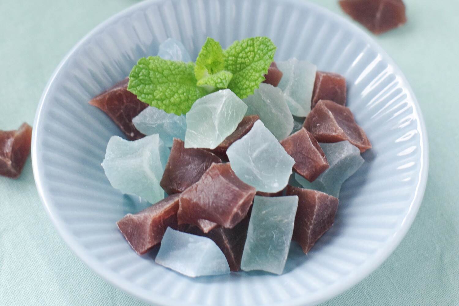 和菓子｜“食べられる宝石”チョコミントのすっきり琥珀糖「魔法の琥珀糖」から