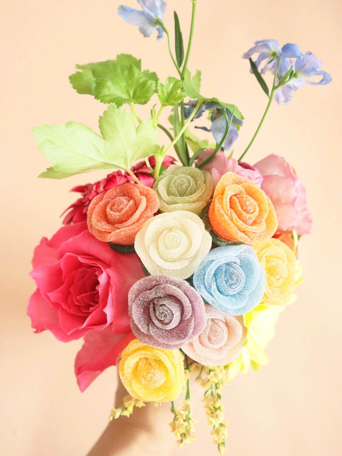 花屋が作る“バラ型”もちっと食感グミ、カラフルな花束風ギフトボックス＆虹色パウチ入りなど｜写真8