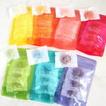 花屋が作る“バラ型”もちっと食感グミ、カラフルな花束風ギフトボックス＆虹色パウチ入りなど｜写真9