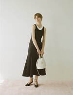 スナイデルとグレゴリーが初コラボ、“アイボリー×ピンクベージュ”のミニリュックや巾着バッグ｜写真1