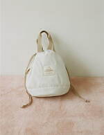 スナイデルとグレゴリーが初コラボ、“アイボリー×ピンクベージュ”のミニリュックや巾着バッグ｜写真4