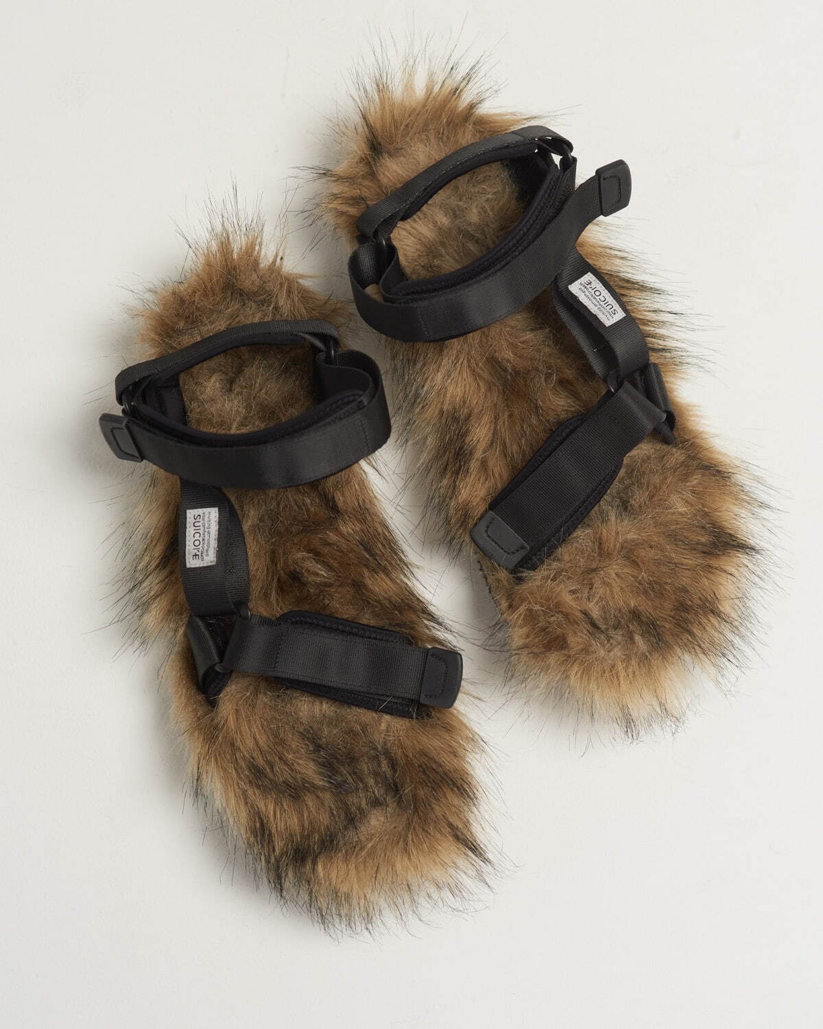 suicoke（スイコック）の「＜SUICOKE＞フェイクファーサンダル