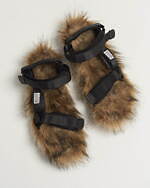 ベッドフォード×スイコックが初コラボ、“贅沢ファー”を敷き詰めたストラップサンダル｜写真3