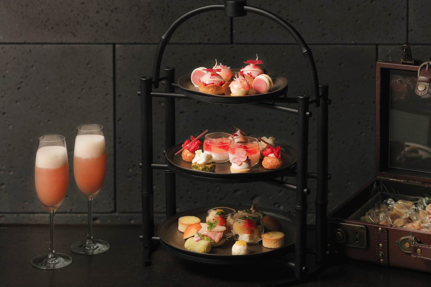 ライチ｜アマン東京の桃尽くしアフタヌーンティー、“ダージリン香る”ピーチタルトや桃のシュークリーム