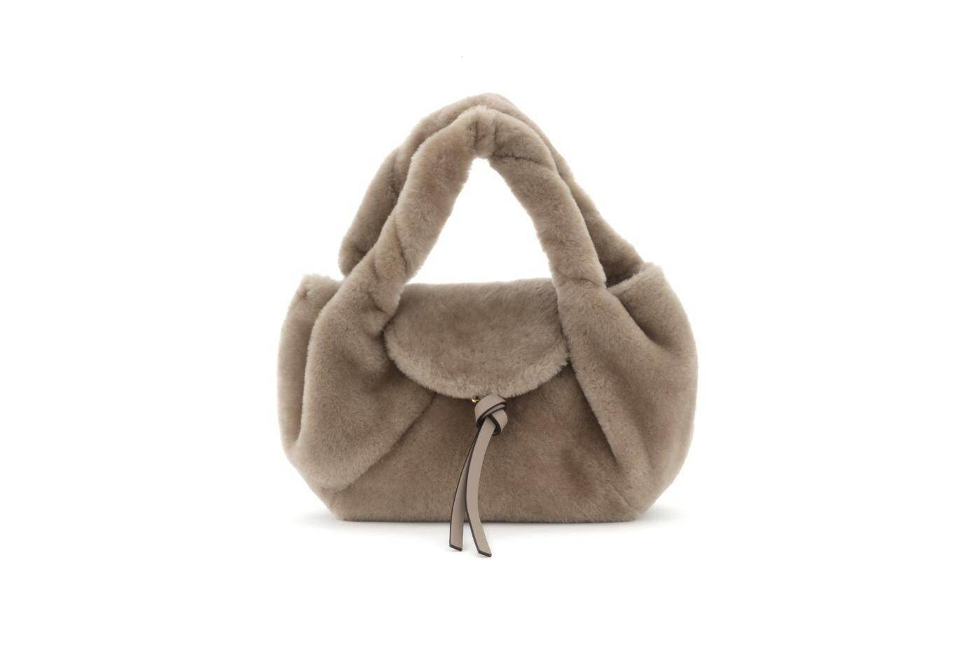 FENDI スパイバッグ レザー アイボリー 保存袋付き フェンディのバッグ「フェンディ スパイ」復活、“隠しポケット