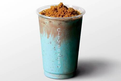 ザ シティ ベーカリー25年夏ドリンク、爽快チョコミントアイス×“ザクザク”食感クッキーのシェイク