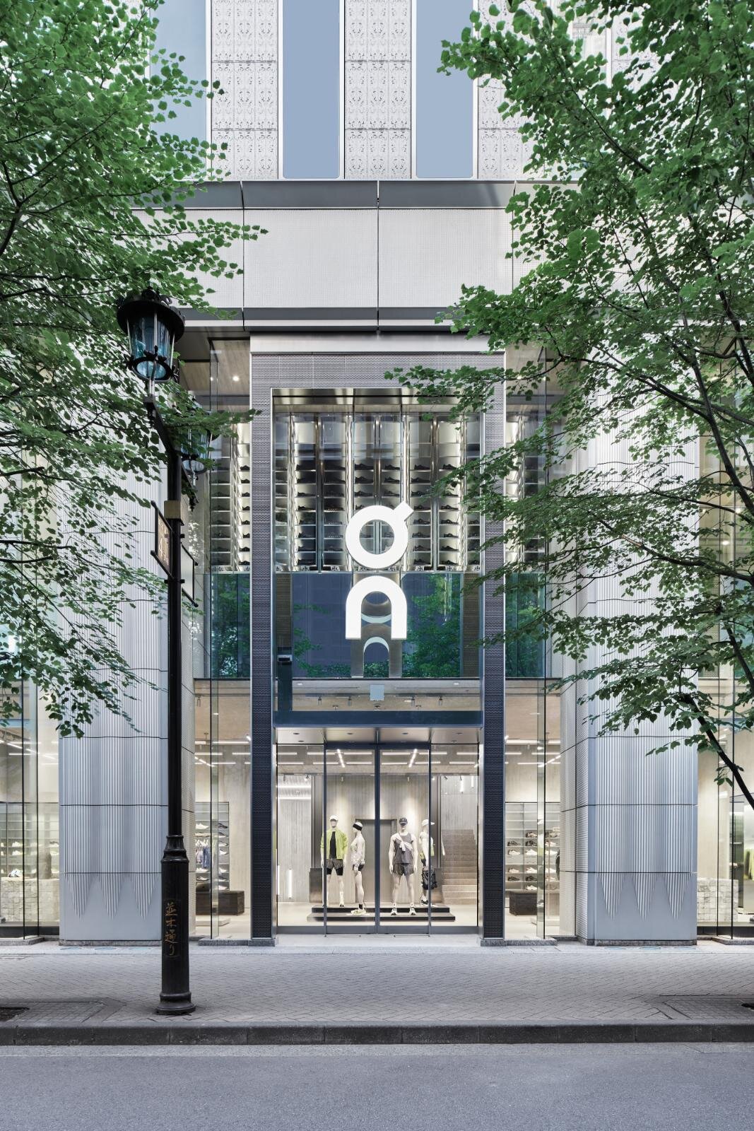 オン国内最大級の旗艦店東京・銀座にオープン、スニーカーやアウトドア用品など全カテゴリ展開｜写真2