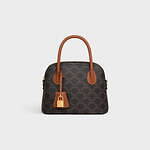 セリーヌ“南京錠付き”のウィメンズハンドバッグ、トリオンフ装飾のレザーサンダルも｜写真3