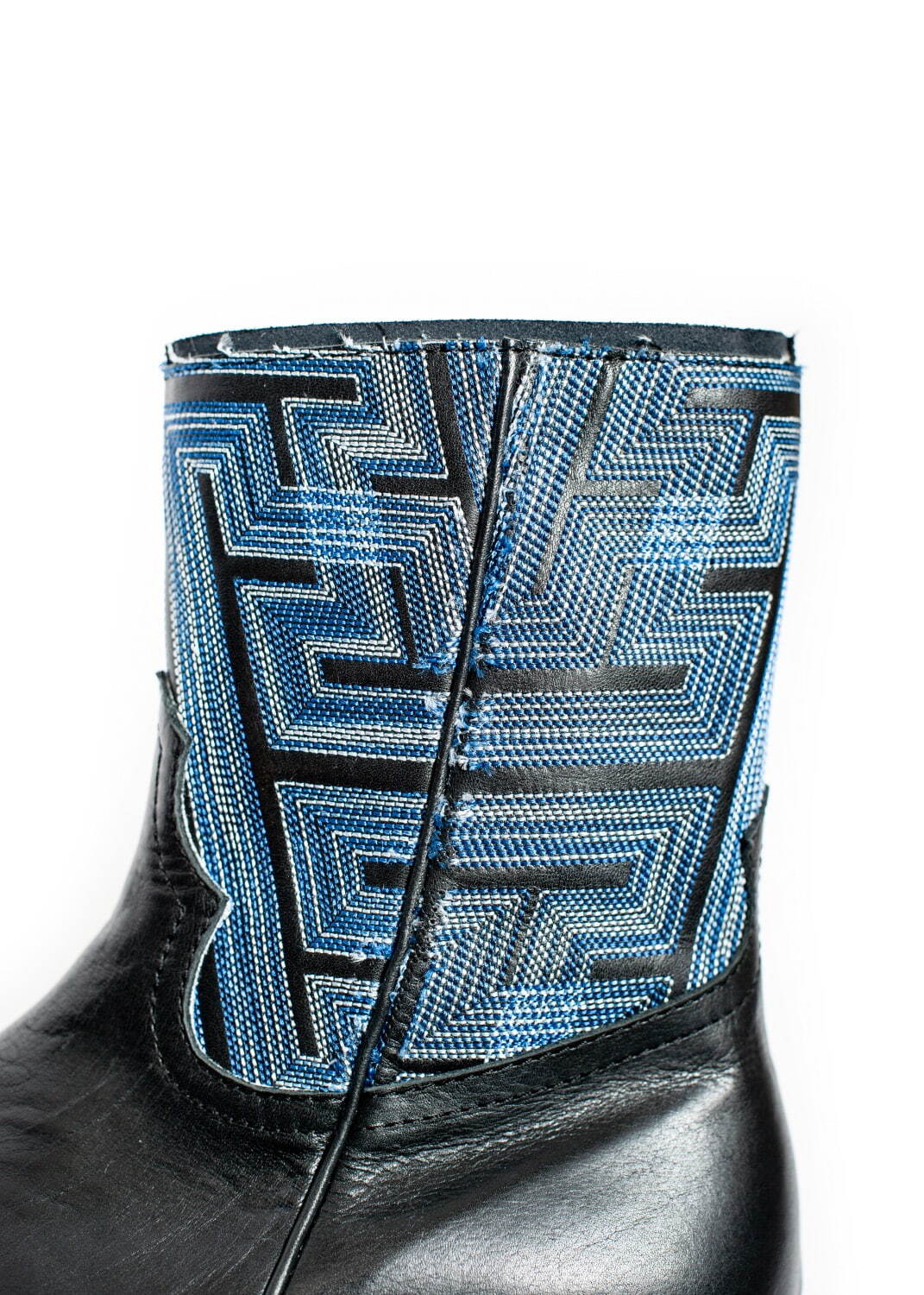 セヴシグ×キッズ ラブ ゲイト、伝統文様“紗綾形”刺繍のウエスタンブーツ - 鈍く光るシルバー色も｜写真4