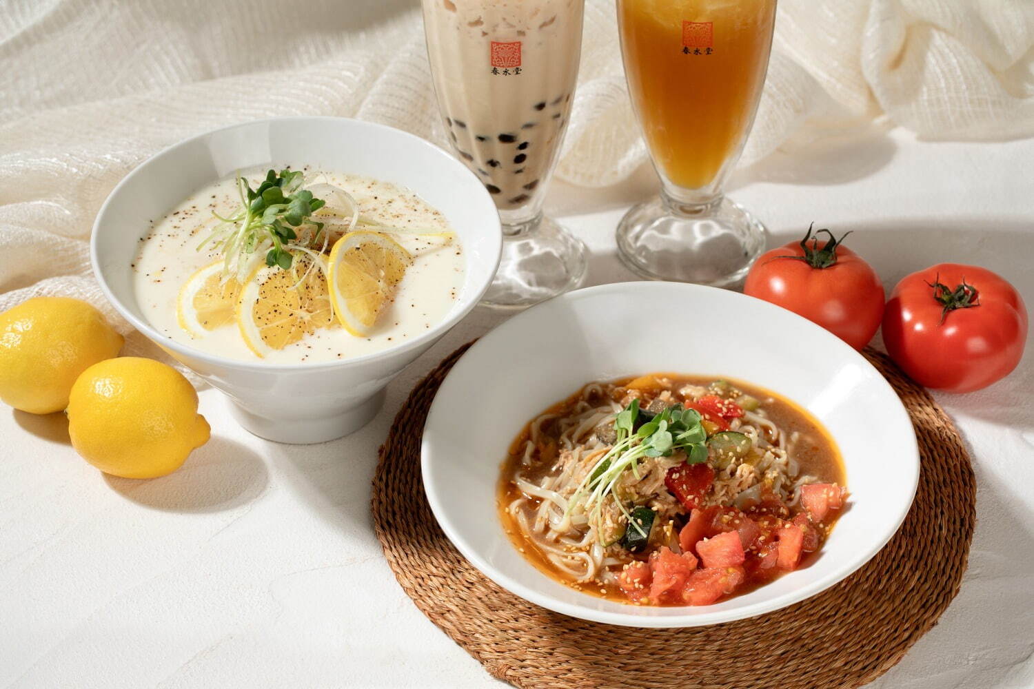 (左から)「レモン豆乳スープ涼麺」1,210円、「夏野菜の酸辣涼麺」1,210円