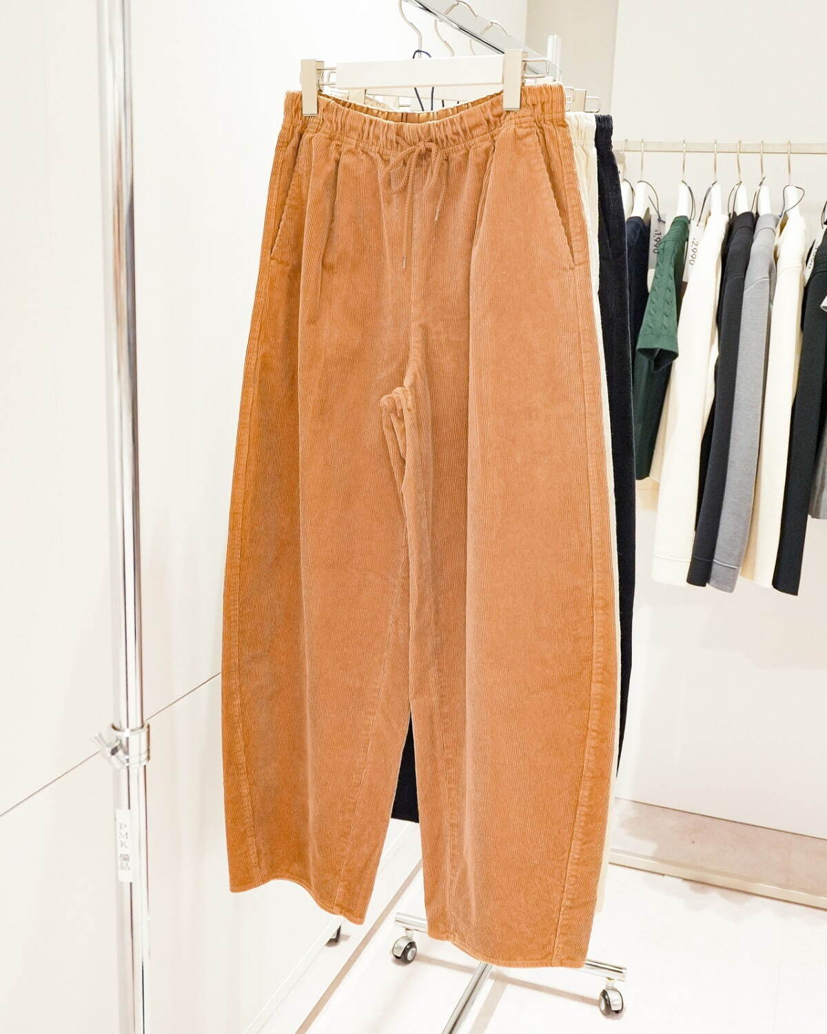 バレルレッグコーデュロイパンツ 3,990円