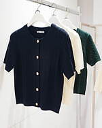 GU25年秋冬の注目ウィメンズアイテム、ゴールドボタン輝くニットカーデ＆バミューダパンツなど｜写真8