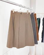 GU25年秋冬の注目ウィメンズアイテム、ゴールドボタン輝くニットカーデ＆バミューダパンツなど｜写真20