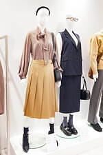 GU25年秋冬の注目ウィメンズアイテム、ゴールドボタン輝くニットカーデ＆バミューダパンツなど｜写真19