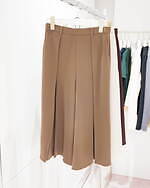 GU25年秋冬の注目ウィメンズアイテム、ゴールドボタン輝くニットカーデ＆バミューダパンツなど｜写真9