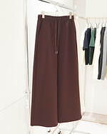 GU25年秋冬の注目ウィメンズアイテム、ゴールドボタン輝くニットカーデ＆バミューダパンツなど｜写真34