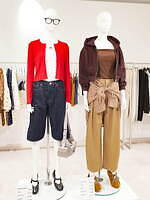 GU25年秋冬の注目ウィメンズアイテム、ゴールドボタン輝くニットカーデ＆バミューダパンツなど｜写真6