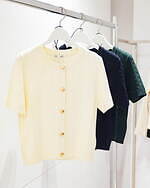 GU25年秋冬の注目ウィメンズアイテム、ゴールドボタン輝くニットカーデ＆バミューダパンツなど｜写真7