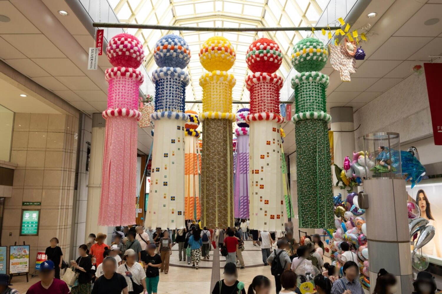 「仙台七夕まつり」豪華絢爛な笹飾りが彩る東北の夏祭り、夜にはライトアップイベントも｜写真5