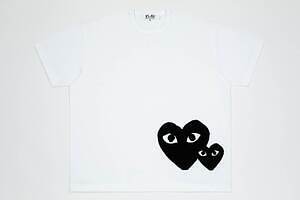 プレイ・コム デ ギャルソン新作ビッグTシャツ、赤＆黒ハートエンブレム入り | コム デ ギャルソン