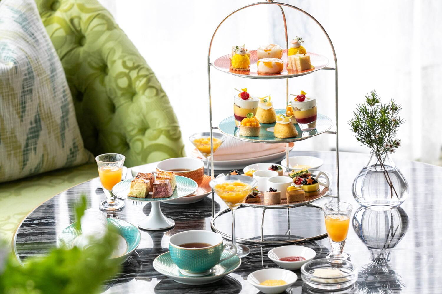 ホテルのアフタヌーンティー｜マンダリン オリエンタル 東京「マンゴーアフタヌーンティー」マンゴー＆ココナッツタルトやかき氷など